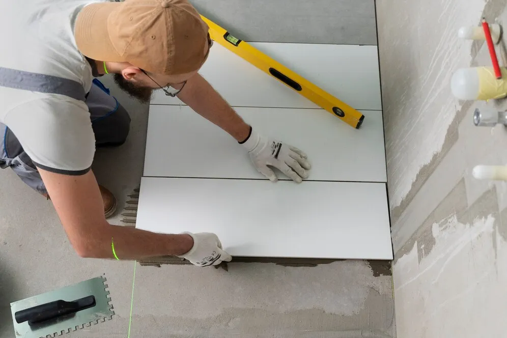 tiler-working-renovation